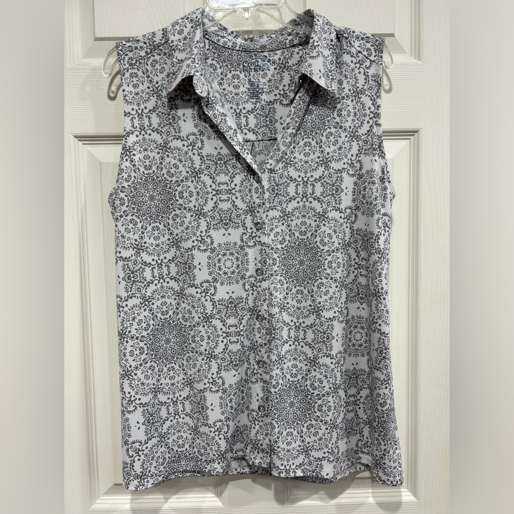 Croft & Barrow Women's Large Print Sleeveless Polo White Medallion Print Grey